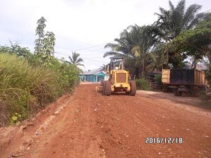 PT. BKS dan PT.JAW Rehap Jalan Penghubung Kecamatan Pauh Menuju Kecamatan Air Hitam