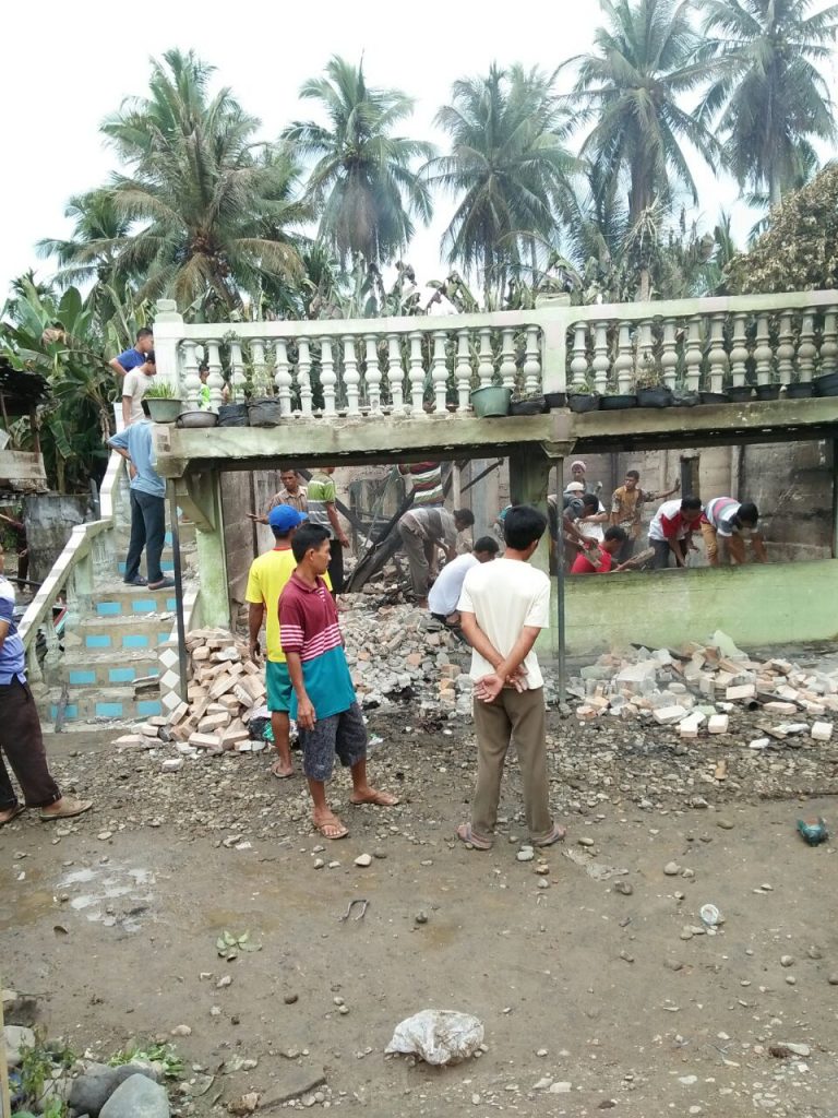 Sijago Merah Lahap Satu Buah Rumah Hingga Ludes
