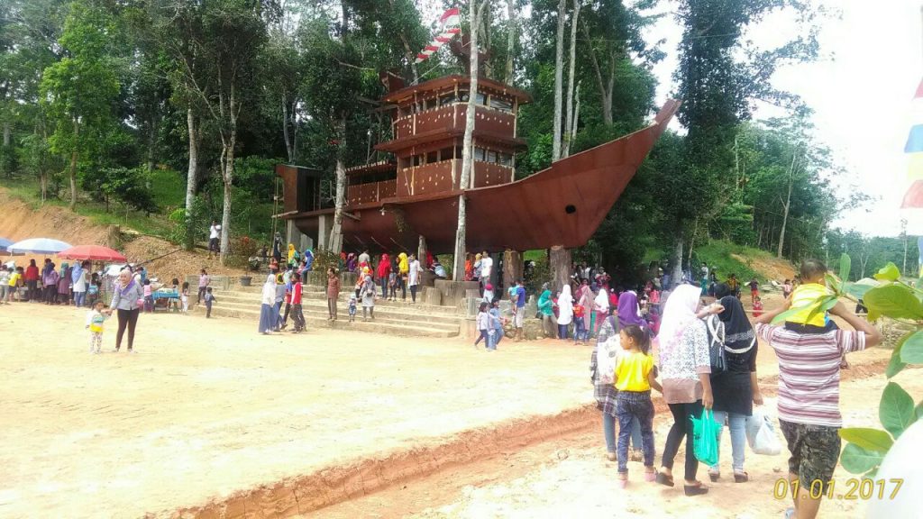 Taman Wisata Rimbo Rajo diPenuhi Pengunjung
