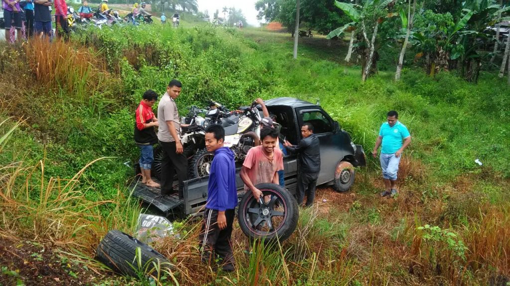 Akibat Ngantuk Granmax Terjungkal Ke Jurang