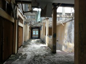 Gedung Pasar Terbengkalai