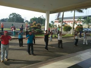 Senam Kesegaran Jasmani Disbudparpora diikuti Pj. Bupati Arief Munandar