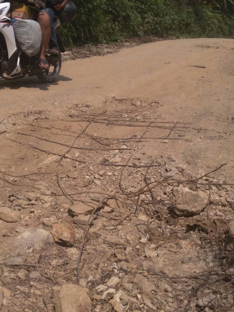 Behel Rigit Beton Mengancam Keselamatan Pengendara Roda Dua