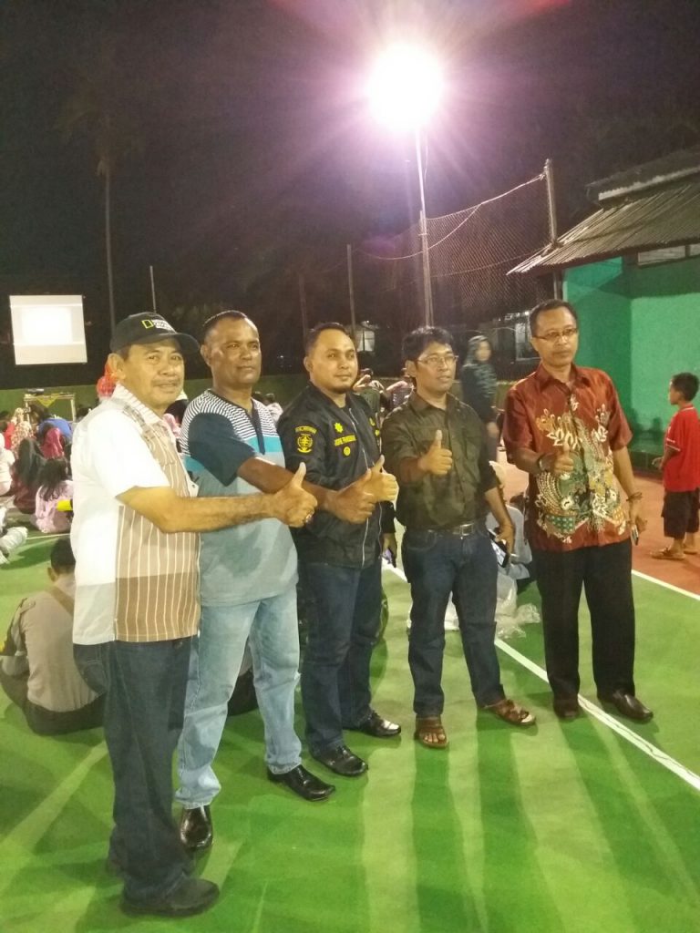 Masyarakat Antusias Menyaksikan Film Penghinatan G30S PKI.