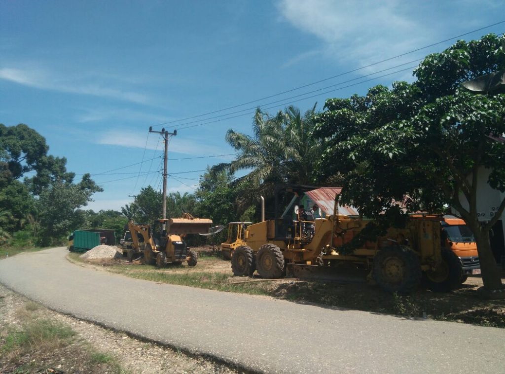 Rawat Jalan Oleh Dinas PU Provinsi di Kecamatan Air Hitam Membahayakan Pengguna Jalan