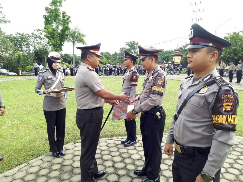 Masyarakat Butuh Bantuan Polisi Call Center