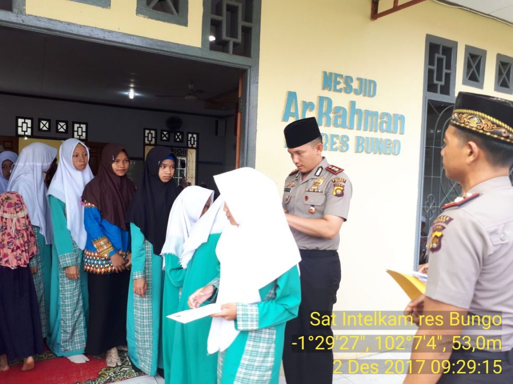 Kapolres Bungo Santuni Anak Yatim