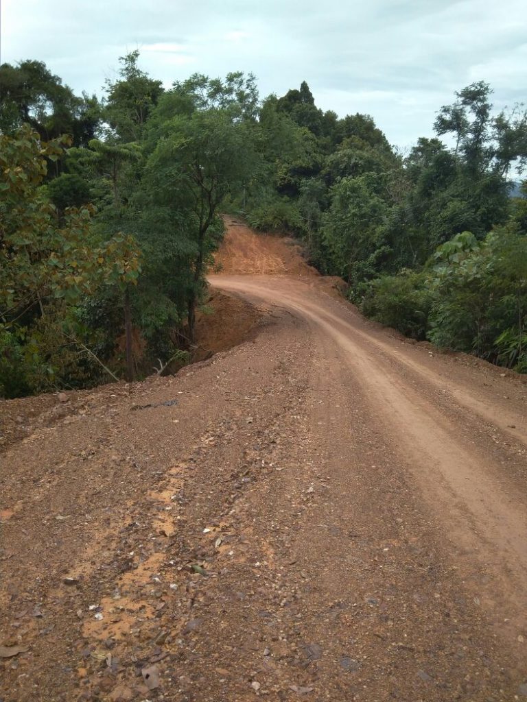 Jalan TMD Menuju Desa Kasiro Terancam Longsor