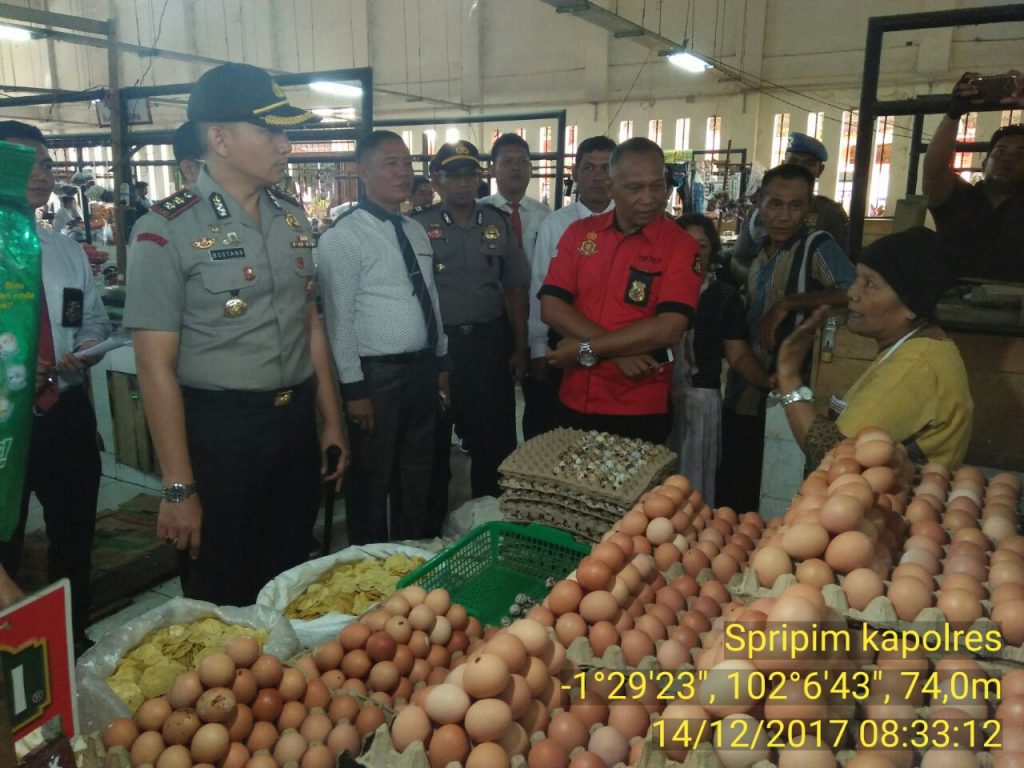 Kapolres Cek Harga Sembako di Pasar Bungur Bungo