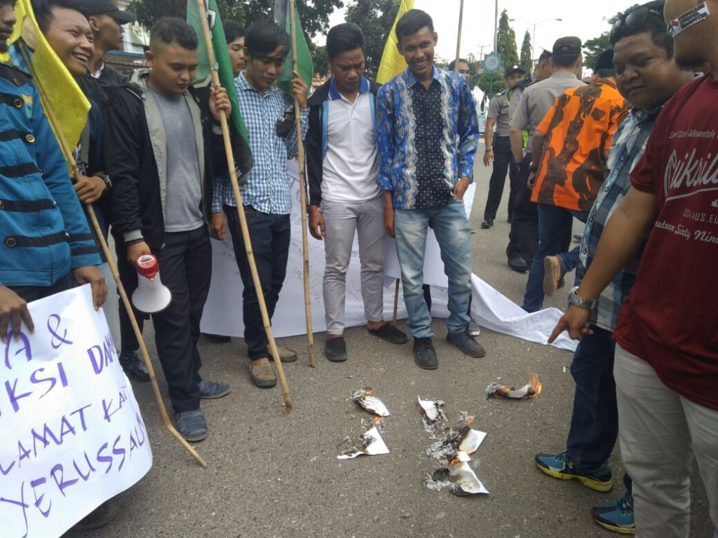 Puluhan Organisasi Kepemudaan Gelar Aksi Damai Peduli Palestina