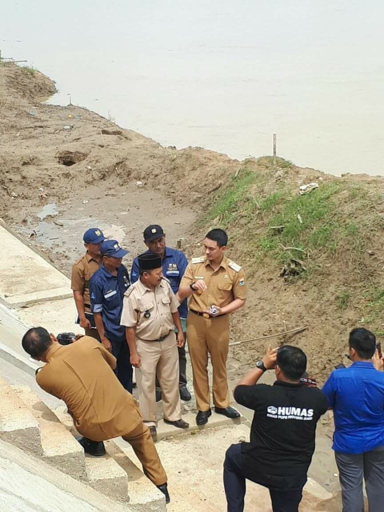 Pemprov Targetkan Pembangunan Turap Terusan Selesai Tahun Depan