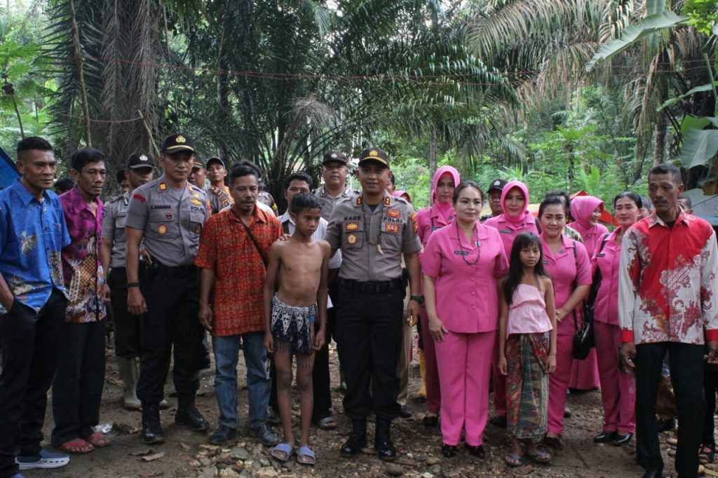 Peduli Kasih Kapolres Merangin Terhadap Warga SAD Desa Lantak Seribu