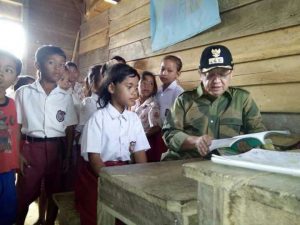 Bupati Sarolangun Sempat ‘Ngajar’ di Dusun Sialang Betuah