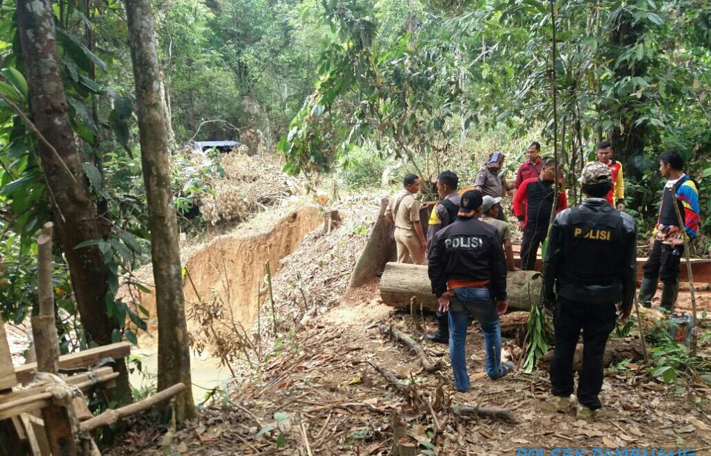 Tegas Terhadap Pelaku PETI, Polsek Pamenang Kembali Bakar 5 Mesin Dompeng