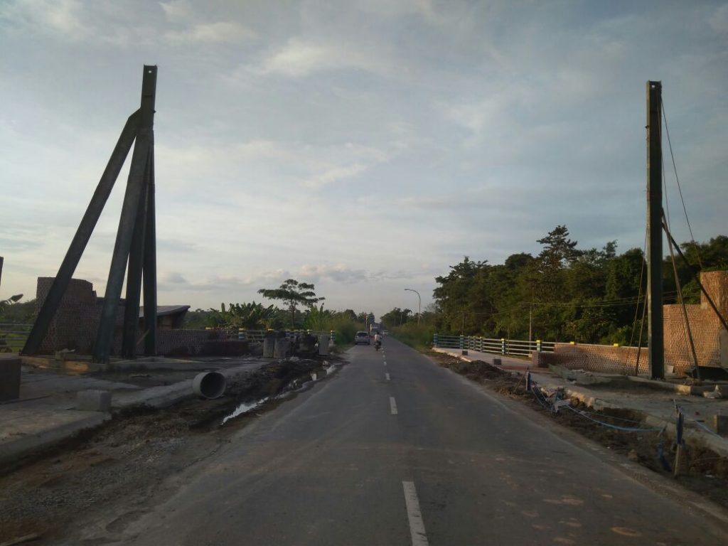 Pembangunan Gapura Batas Kabupaten Muratara Masih Berlanjut