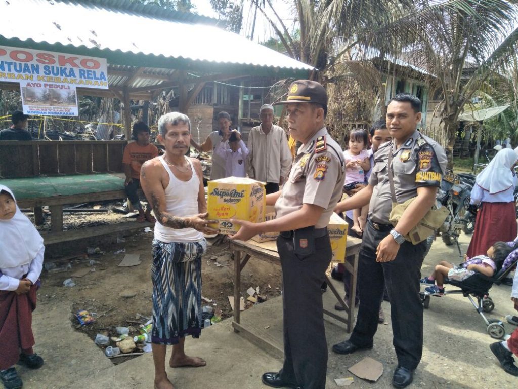 Polsek Batang Asai Olah TKP Kebakaran di Desa Kasiro