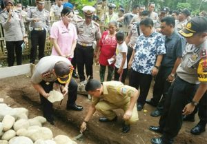 Jadi Tulang Punggung Keluarga, Bocah 10 Tahun Dapat Bedrum dari Polisi