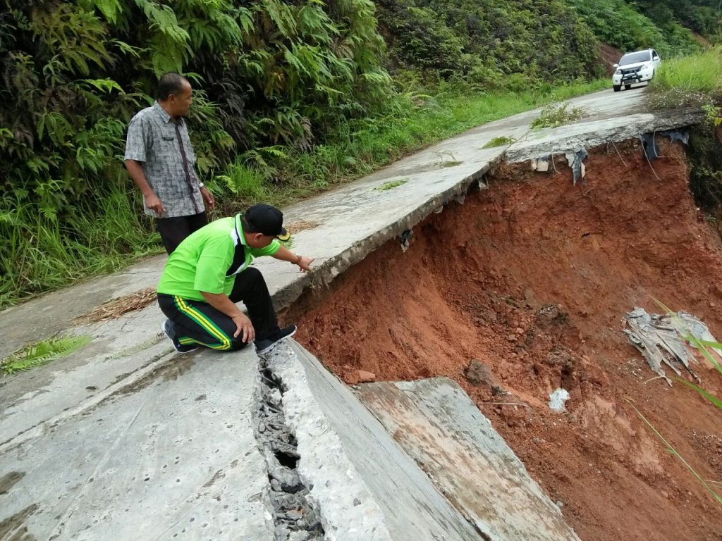 Longsor di Liter S Bukit Rayo, Akses Jalan Batang Asai Terhambat