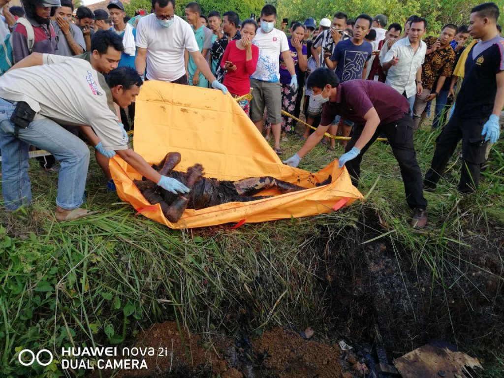 BREAKING NEWS : Warga Kelurahan Pamenang Dihebohkan Atas Ditemukannya Mayat Hangus Terbakar