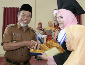 Wabup Merangin : Wisudawan Harus Bisa Menerapkan Ilmu Yang Didapat 