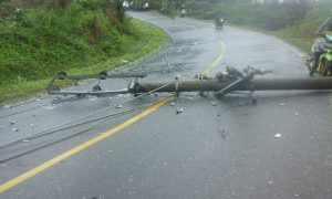 Diguyur Hujan Lebat, Dua Tiang Listrik Roboh di Merangin 