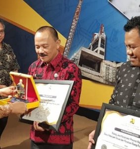 Dinas PUPR Terima Penghargaan Dirjen BJKW II Palembang 