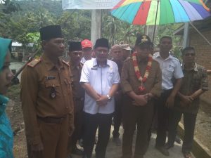 Bupati Sarolangun Bermalam di Rumah Warga