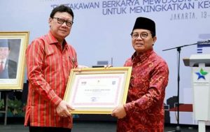 Gubernur Jambi Terima Penghargaan Perpustakaan dari Mendagri