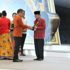 Gubernur Jambi Fachrori Raih Penghargaan K3
