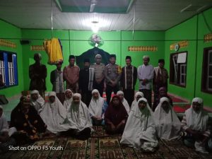 Kapolsek Tarawih di Masjid Miftahul Jannah Desa Argo Sari