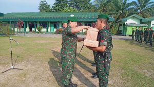 Jelang Hari Raya Idul Fitri 1440 H, Dandim Serahkan Bingkisan Kepada Anggota TNI dan PNS
