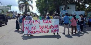 Mahasiswa dan Pemuda Tabir Lakukan Aksi Demo Tuntut Perbaikan Jalan dan Jaringan Internet