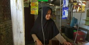 Gaji Cuma 350 Ribu, Ibu Guru Nining Harus Rela Tinggal di Toilet