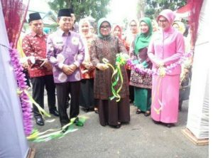 Gubernur Jambi Membuka Bazar Ramadhan BKOW Provinsi Jambi