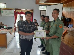 Lurah Berikan Motivasi Pada Anggota Linmas