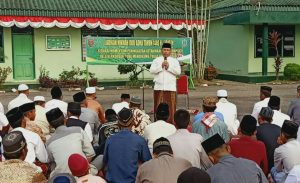 Usai Sholat Idul Adha 1440 H Bersama Masyarakat di Halaman Kodim 0420/ Sarko, Lalu Serahkan Hewan Qurban