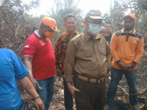 Padamkan Api, CE Turut Gabung Bersama Petugas BPBD dan Dinas Damkar