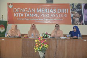 Tingkatkan Keterampilan Anggota, DWP Gelar Pelatihan Rias Diri