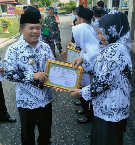 Al Haris Pimpin Upacara HUT PGRI Ke-74 Di Merangin
