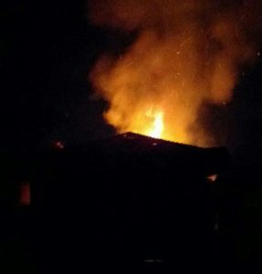 Akibat Tersambar Petir, Rumah Amin Hangus Terbakar