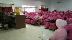 Babinsa 420-08/Tabir Beri Penyuluhan Budidaya Tanaman Hidroponik