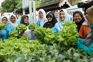 Rahima Buka Bazar Murah Kerjasama DWP dan Bulog Jambi