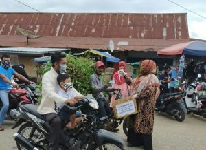 Aksi Sosial Gerakan 10 Ribu Masker Kantor Kemenag Merangin, MIN 2 Merangin Bagikan Masker Gratis Di Pasar Pamenang.