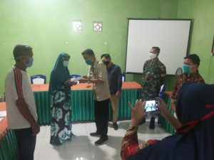 Pemdes Jelutih Salurkan BLT dan Berbagi Masker