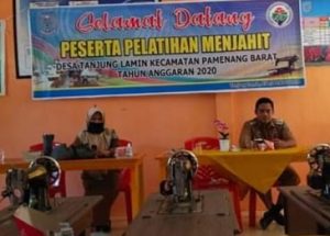 Camat Pamenang Barat Buka Pelatihan Menjahit Di Desa Tanjung Lamin.