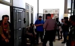 “Ngeri Ngeri Sedap, Kejari Merangin Geledah Dinas Satpol PP Merangin.