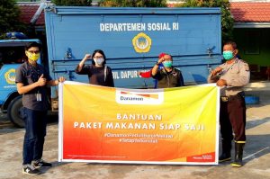 Bank Danamon dan Adira Berikan Bantuan Banjir di Melawi