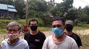 Kilometer tidak Berfungsi, Tiang Listrik Berupa Kayu Pemasangan Listrik Dusun Sansak Sapae Bengkayang Terkesan Asal Jadi.
