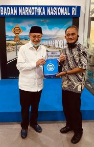 Bupati Cek Endra, Terima Penghargaan Dari BNN