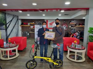 Sinsen Serahkan Hadiah Doorprize Seminar Inspirasi dan Penganugerahan Awarding AHM Best Student 2020 Asal Jambi